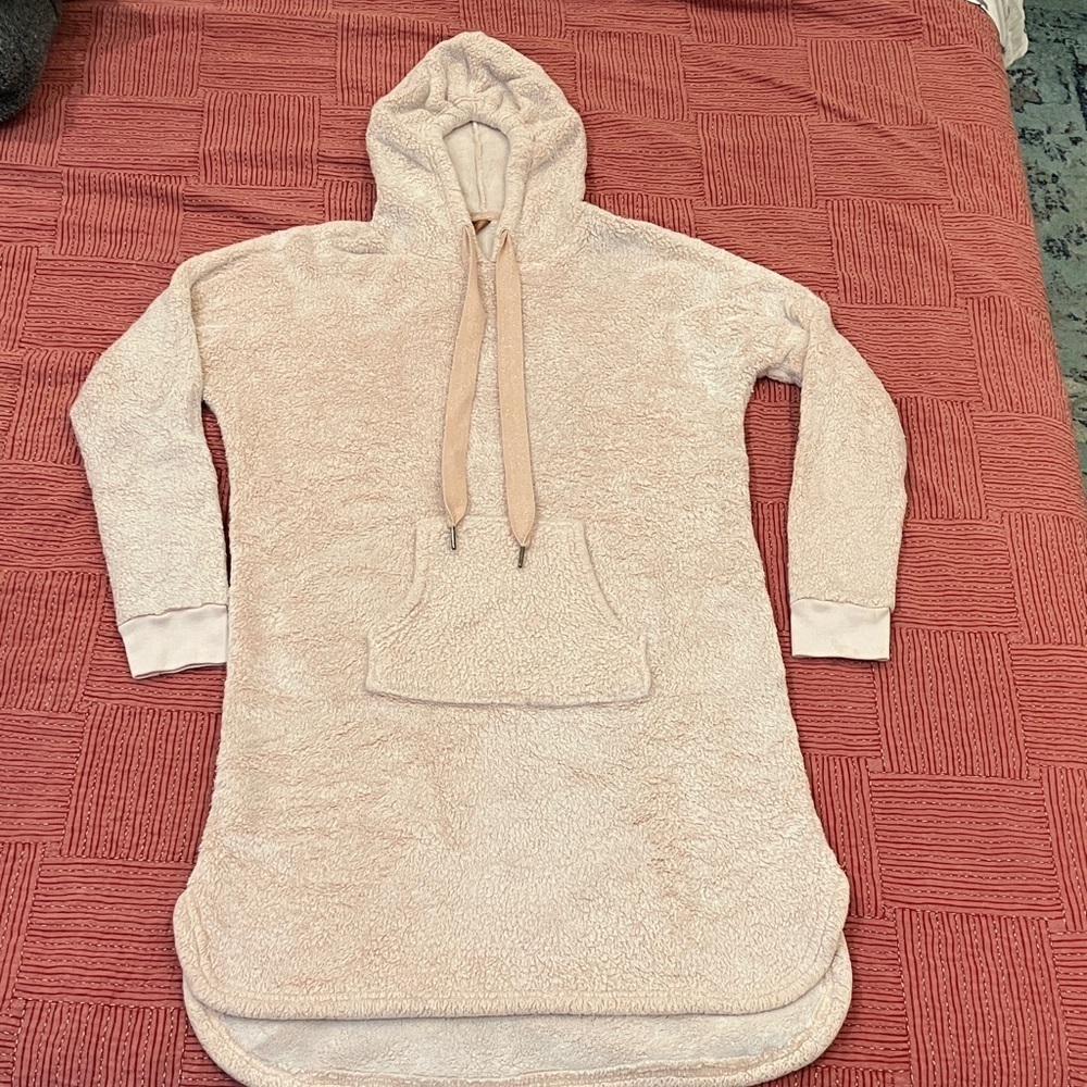 Women’s size small light pink / beige Denver Hayes Plush Hooded Sweatshirt Dress